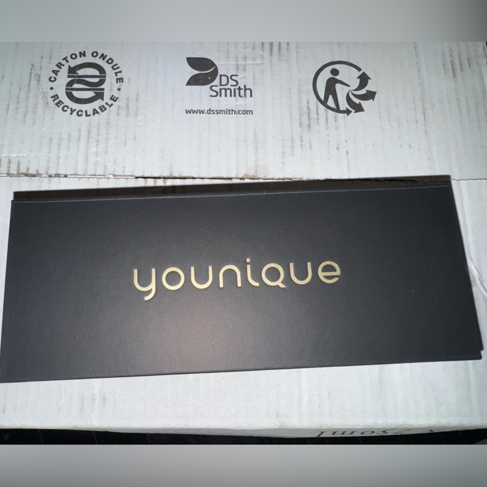 Younique Skincare Tool Set - Black and Gold